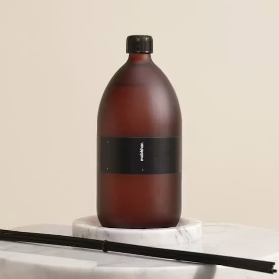 Andalusian Hide Reed Diffuser 500ml | فواحة الأندلسيان هايد ٥٠٠ مل - Image 3